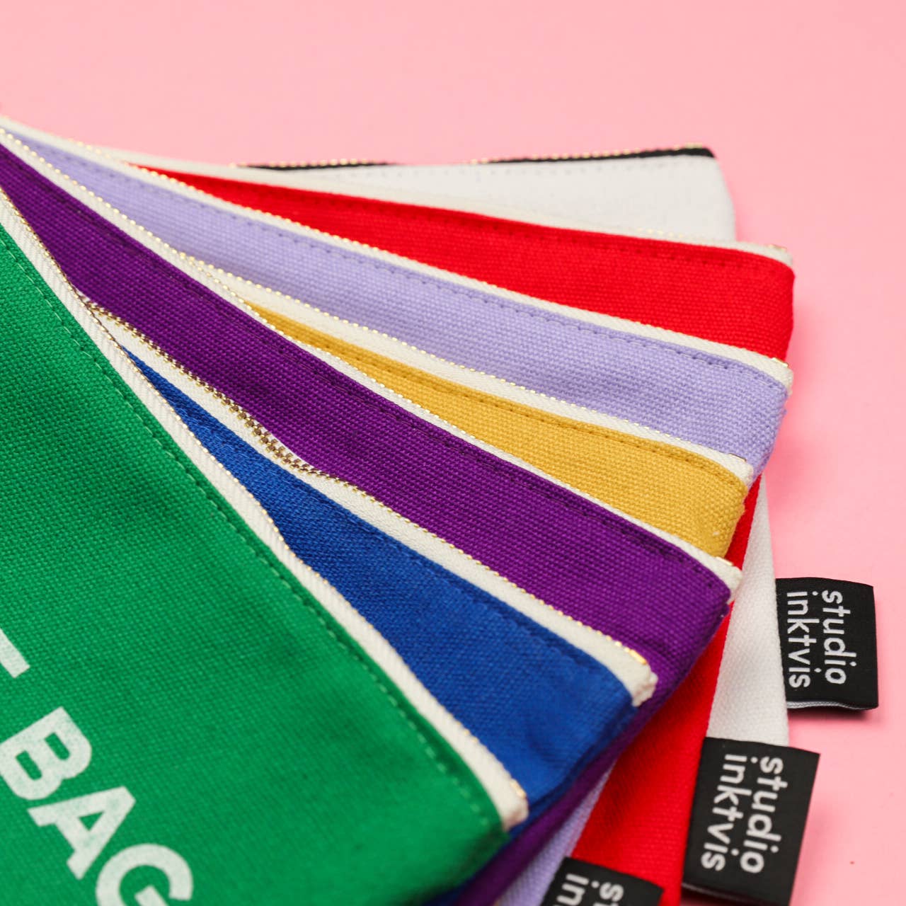 Villem Kosmeetikakott – “ALL THE STUFF I TRY NOT TO LOSE” (Lilla) Studio Inktvis