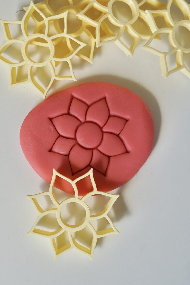 Villem MICI lõikevorm Lill kollane Mici