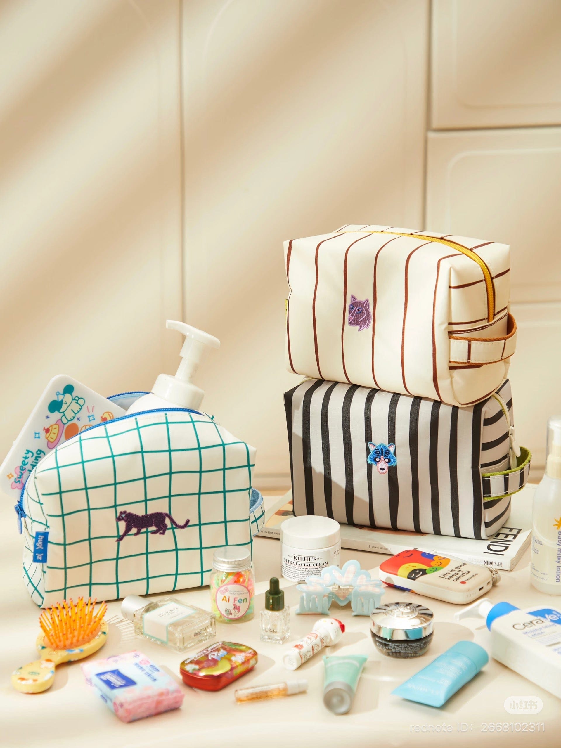 Villem MIDEER  HUGZ kosmeetikakott Rainwalk Mideer