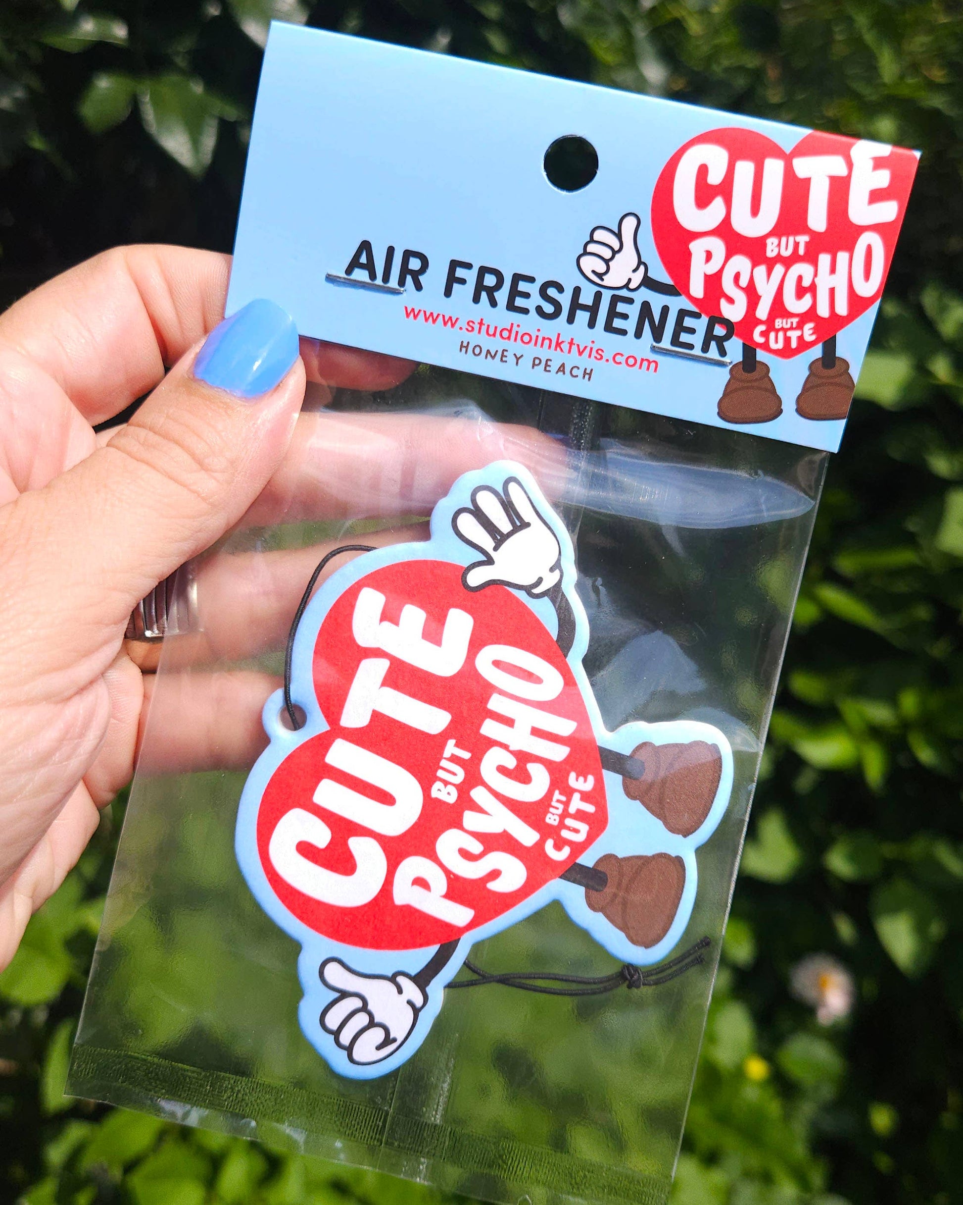 Villem Heart õhuvärskendaja – “Cute but Psycho”  mee-virsiku aroom Studio Inktvis