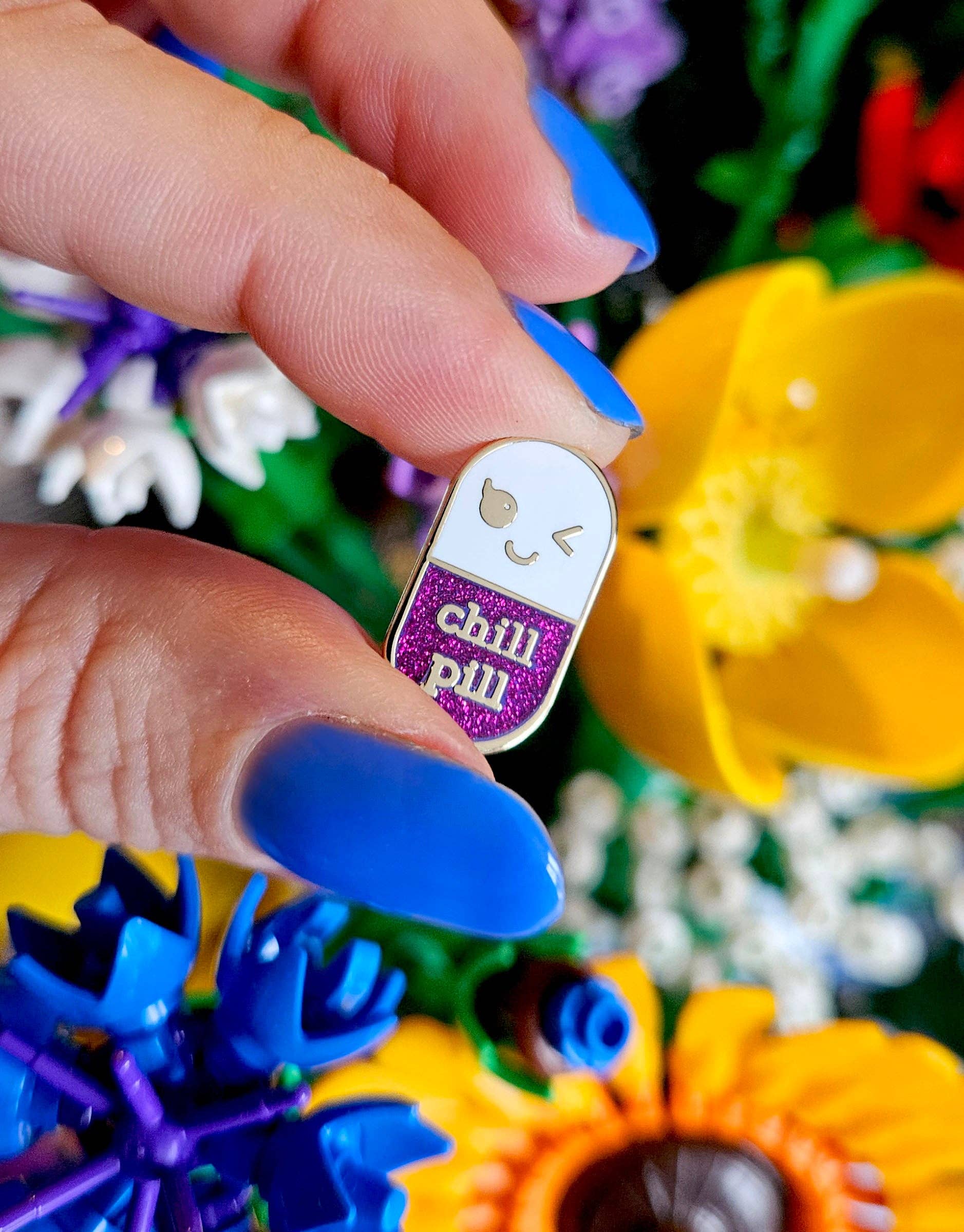 Villem Pin up  märk Chill pill lilla glitter Studio Inktvis