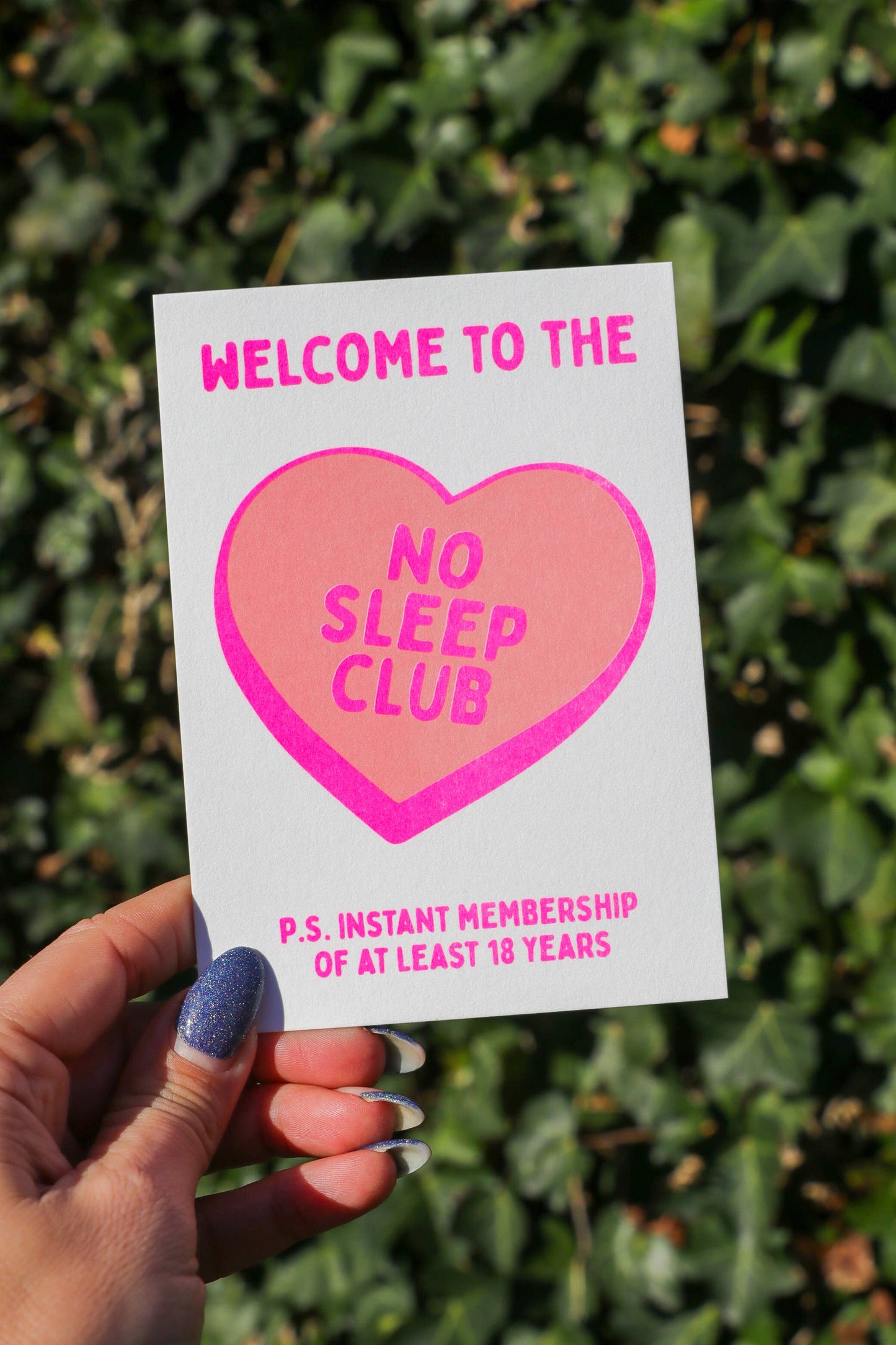 Villem Postkaart – “No Sleep Club” (roosa) Studio Inktvis