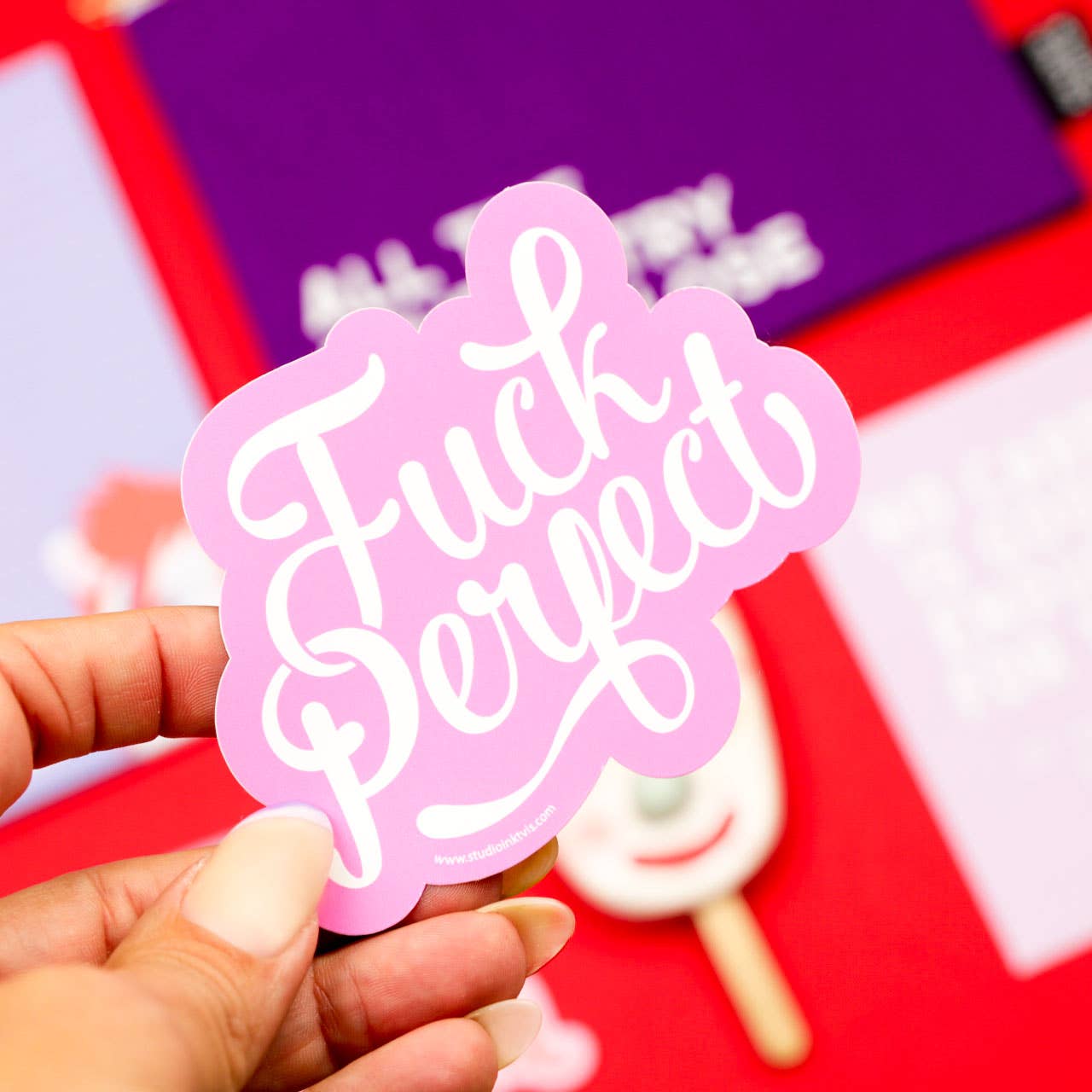 Villem Vinüülkleebis – “Fuck Perfect” Studio Inktvis