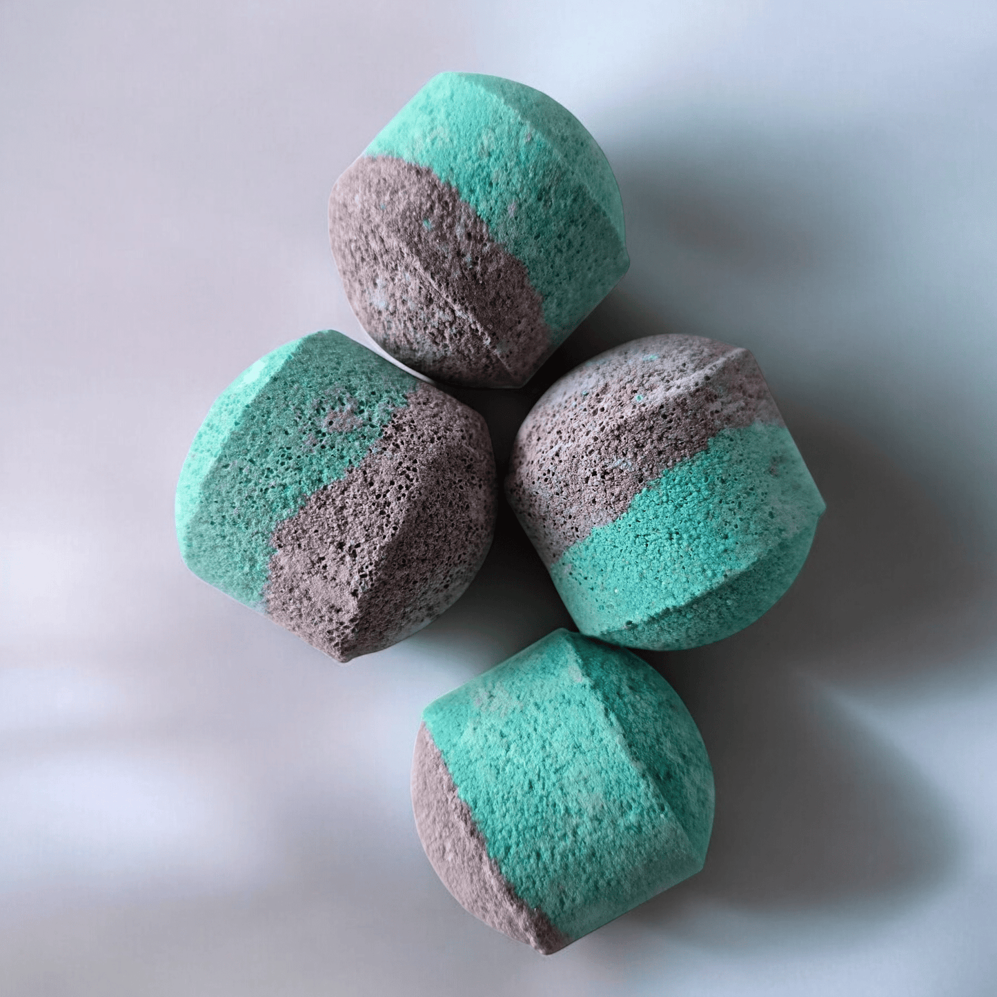 Villem Villemi kihisevad vannipallid Dubai elamus 4 tk Villem.ee