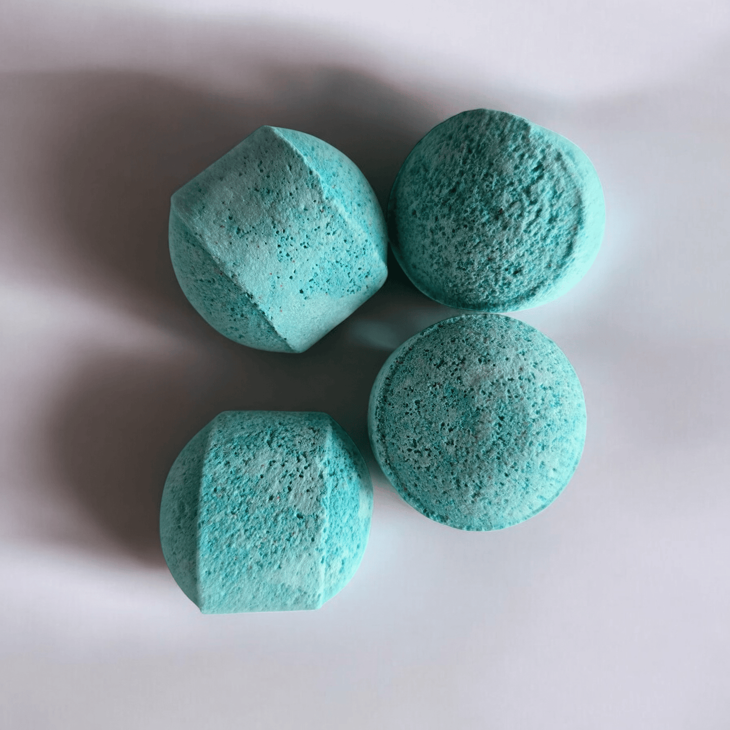 Villem Villemi kihisevad vannipallid Jõuluhommik 4 tk Villem.ee